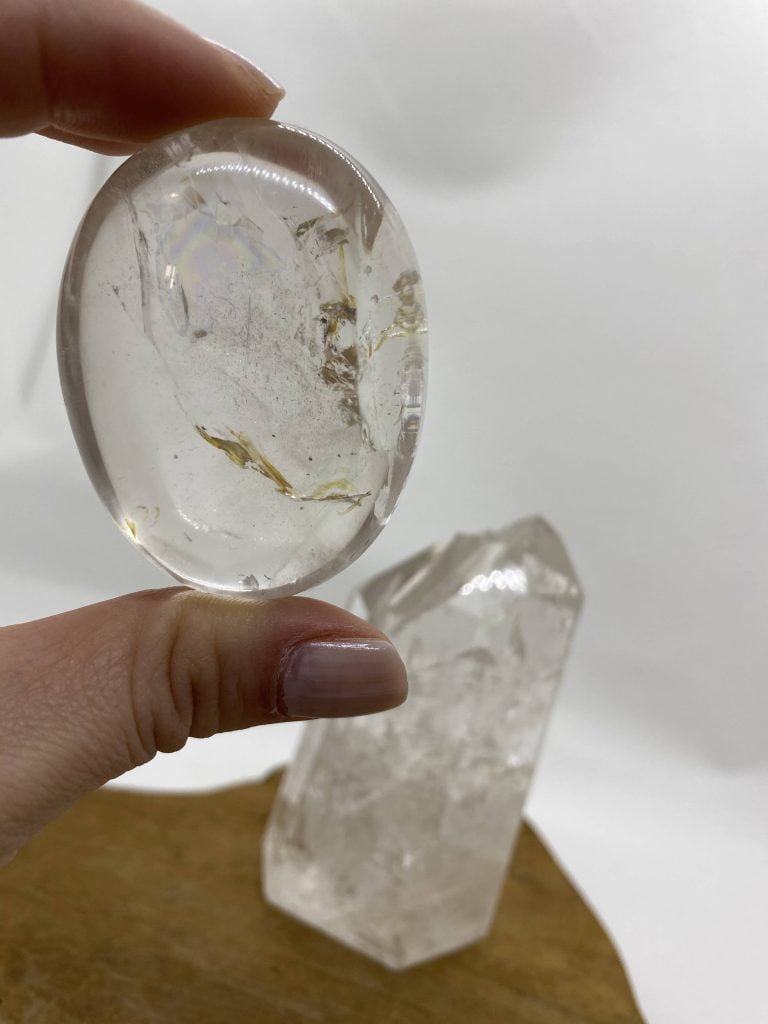 Retrouvez de sublimes cristal de roche sur le site de Madame gemme